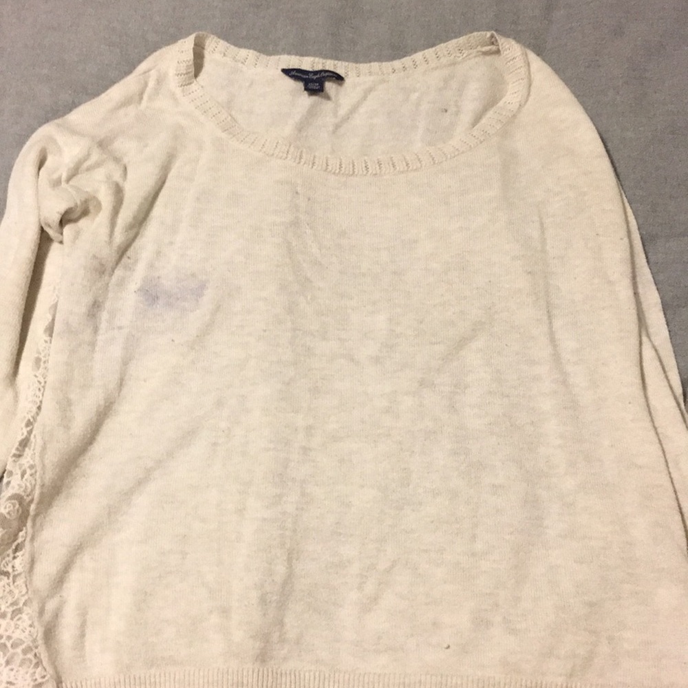 American Eagle cream shirt
